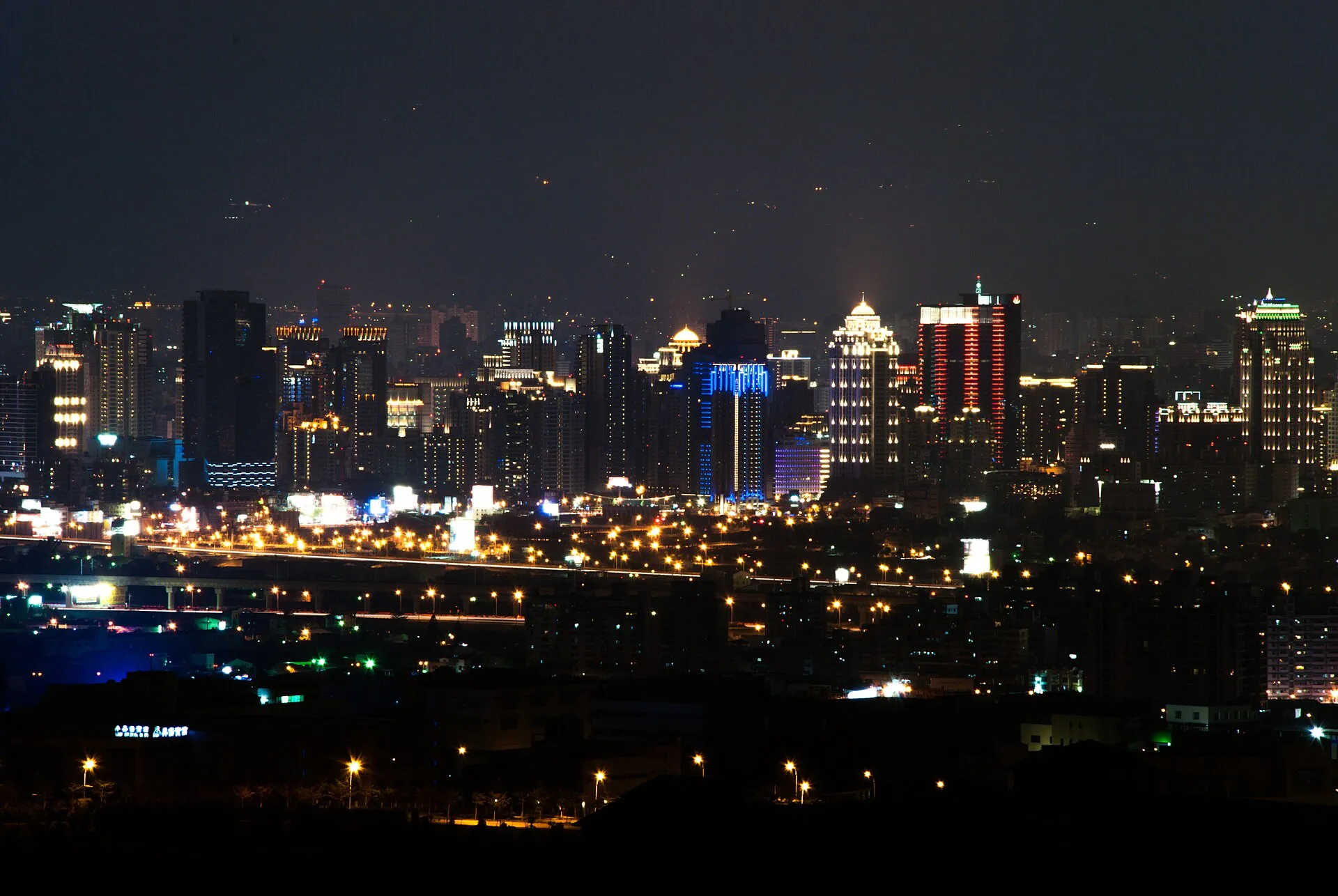從望高寮俯瞰台中城市夜景燈海