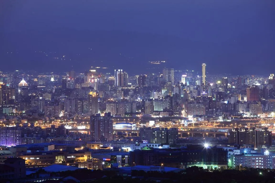 由望高寮夜景公園眺望臺中市區燈海